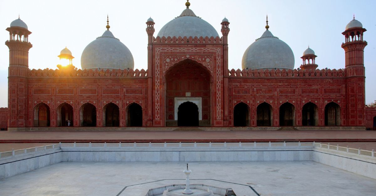 Badshahi Mosque: A Symbol of Mughal Grandeur